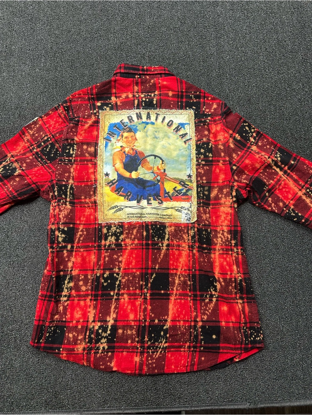 Angry Minnow Men’s Flannel Shirt International Harvester Red Splatter Sz L